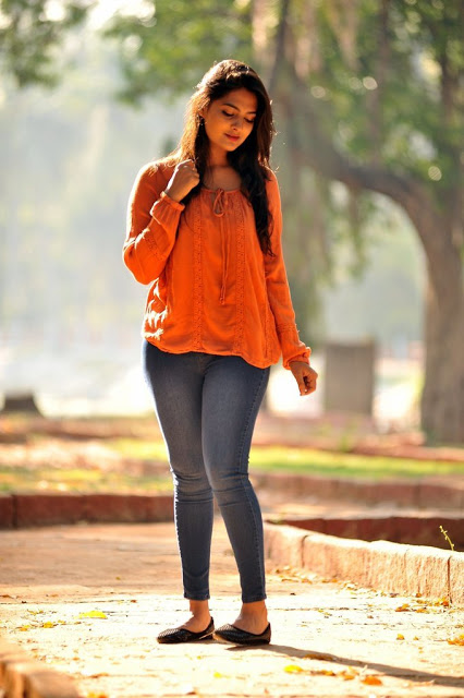 Neha Deshpande Long Hair Stills In Tight Jeans 33